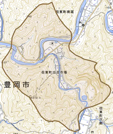 但東町出合市場とその周辺の地図。町の範囲を重ねている