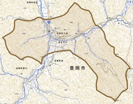 但東町久畑とその周辺の地図。町の範囲を重ねている