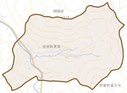 但東町栗尾とその周辺の地図。町の範囲を重ねている