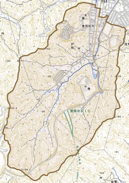 戸牧とその周辺の地図。町の範囲を重ねている