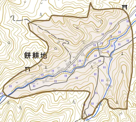 餅耕地とその周辺の地図。町の範囲を重ねている