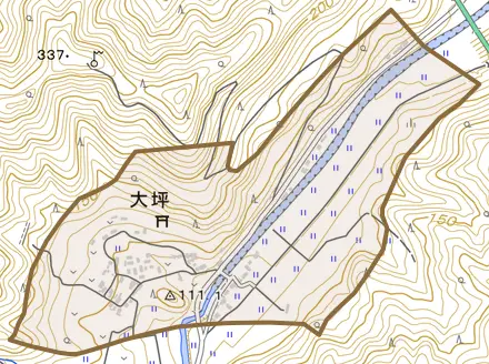 大坪とその周辺の地図。町の範囲を重ねている