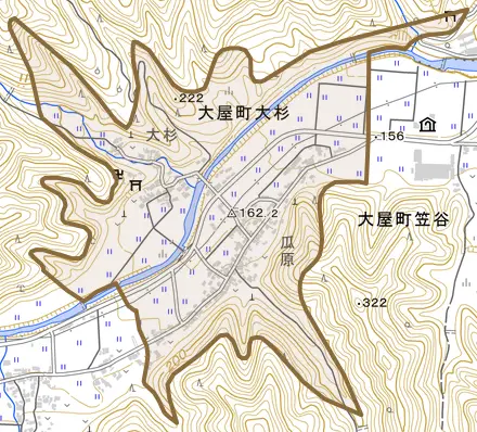 大屋町大杉とその周辺の地図。町の範囲を重ねている