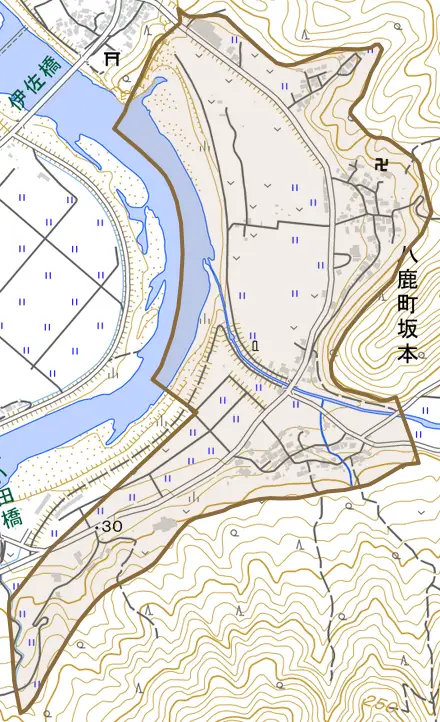 八鹿町坂本とその周辺の地図。町の範囲を重ねている