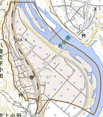 八鹿町下小田とその周辺の地図。町の範囲を重ねている