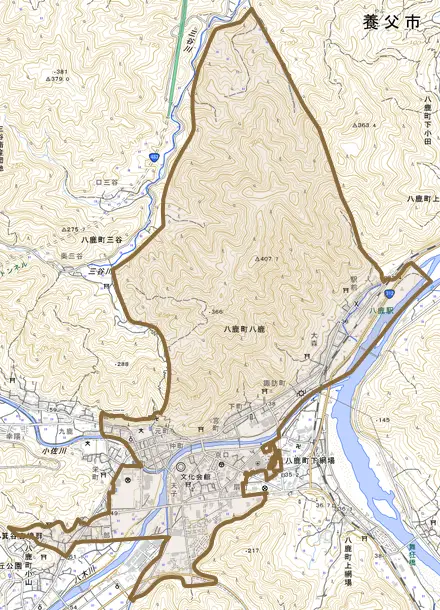 八鹿町八鹿とその周辺の地図。町の範囲を重ねている