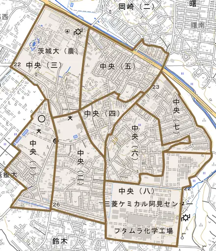 中央とその周辺の地図。町の範囲を重ねている