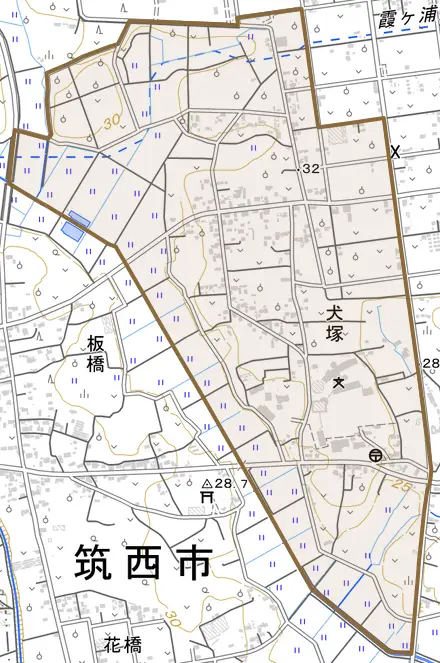 犬塚とその周辺の地図。町の範囲を重ねている