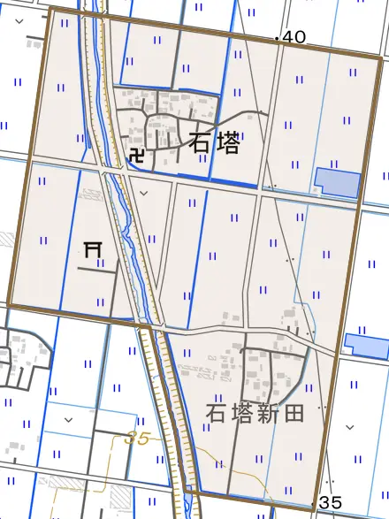 石塔とその周辺の地図。町の範囲を重ねている