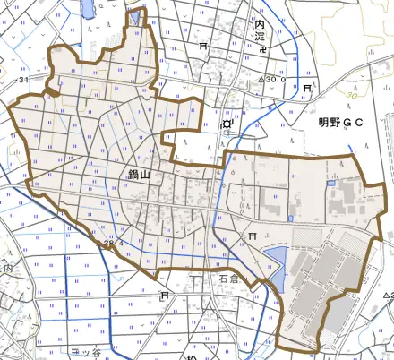 鍋山とその周辺の地図。町の範囲を重ねている