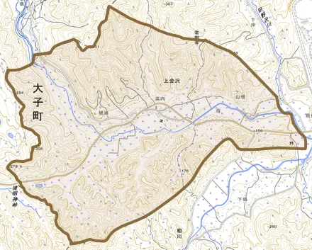 大字上金沢とその周辺の地図。町の範囲を重ねている