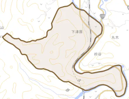 大字下津原とその周辺の地図。町の範囲を重ねている