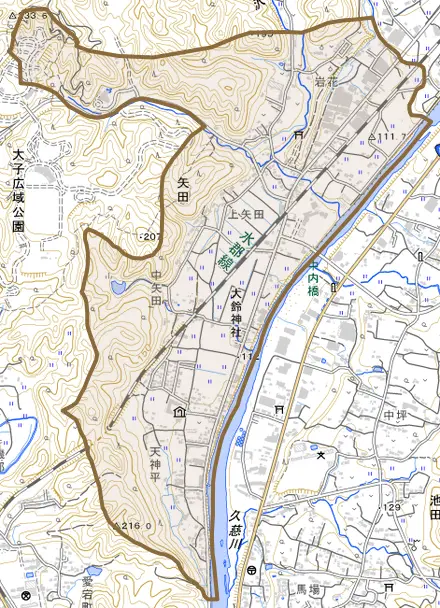 大字矢田とその周辺の地図。町の範囲を重ねている