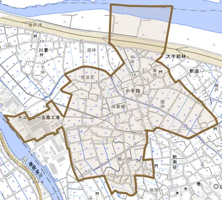 大字小手指とその周辺の地図。町の範囲を重ねている