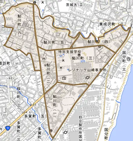 鮎川町とその周辺の地図。町の範囲を重ねている