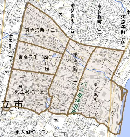 東金沢町とその周辺の地図。町の範囲を重ねている