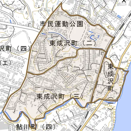 東成沢町とその周辺の地図。町の範囲を重ねている