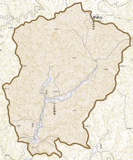 十王町黒坂とその周辺の地図。町の範囲を重ねている