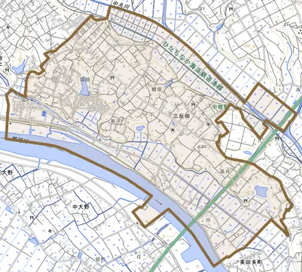 大字三反田とその周辺の地図。町の範囲を重ねている