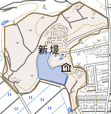 新堤とその周辺の地図。町の範囲を重ねている