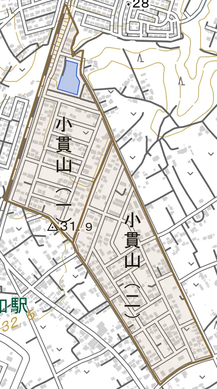 小貫山とその周辺の地図。町の範囲を重ねている