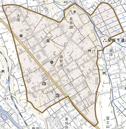 泉とその周辺の地図。町の範囲を重ねている