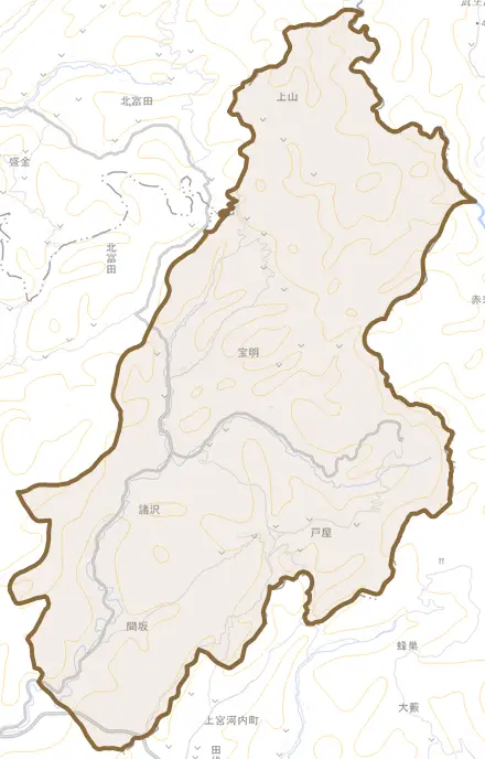 諸沢とその周辺の地図。町の範囲を重ねている