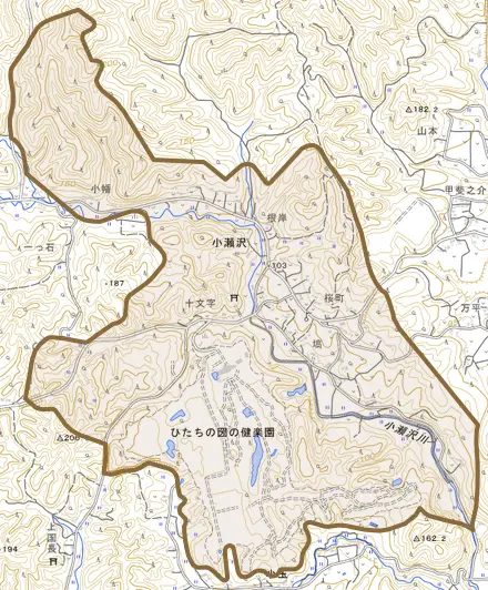 小瀬沢とその周辺の地図。町の範囲を重ねている