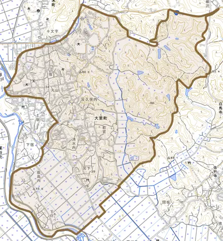 大里町とその周辺の地図。町の範囲を重ねている