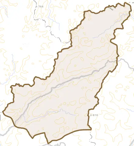 里川町とその周辺の地図。町の範囲を重ねている