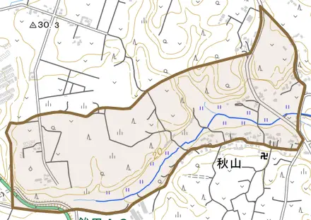 秋山とその周辺の地図。町の範囲を重ねている