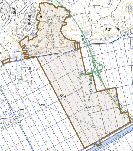 桑山とその周辺の地図。町の範囲を重ねている