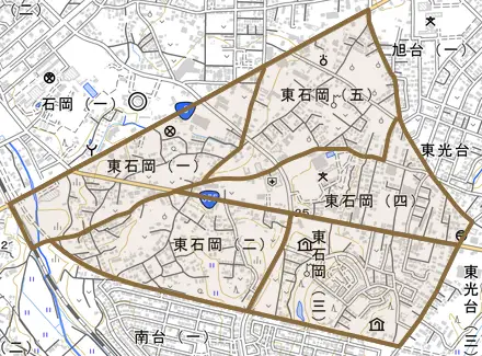 東石岡とその周辺の地図。町の範囲を重ねている