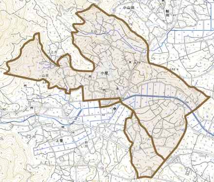 小屋とその周辺の地図。町の範囲を重ねている