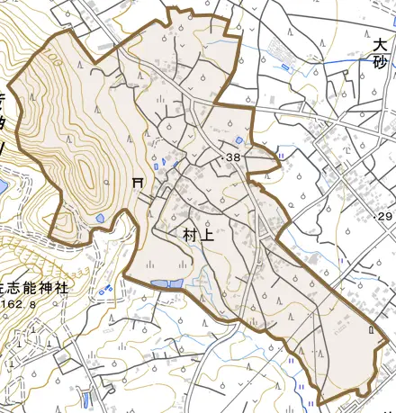村上とその周辺の地図。町の範囲を重ねている