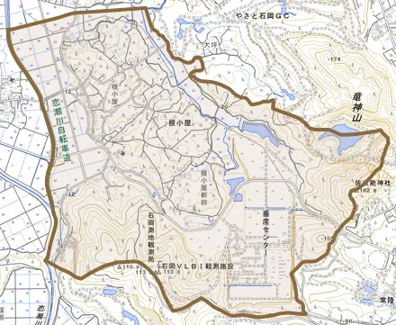 根小屋とその周辺の地図。町の範囲を重ねている