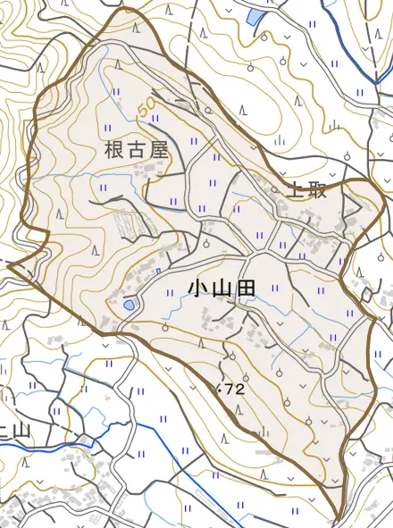 小山田とその周辺の地図。町の範囲を重ねている