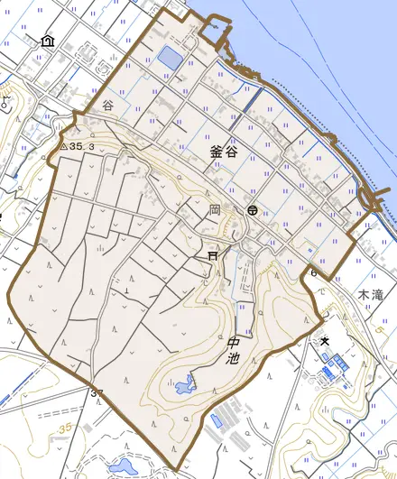 釜谷とその周辺の地図。町の範囲を重ねている