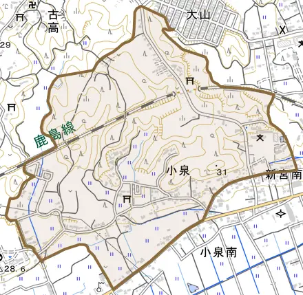 小泉とその周辺の地図。町の範囲を重ねている