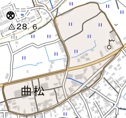 曲松とその周辺の地図。町の範囲を重ねている