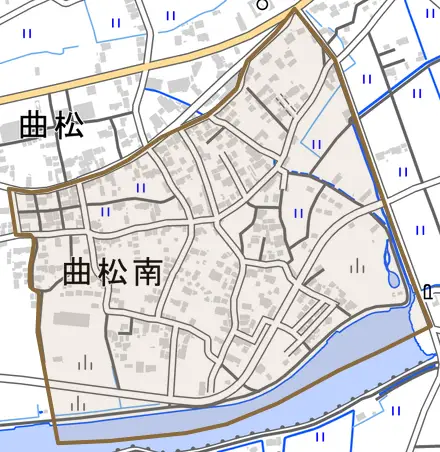 曲松南とその周辺の地図。町の範囲を重ねている