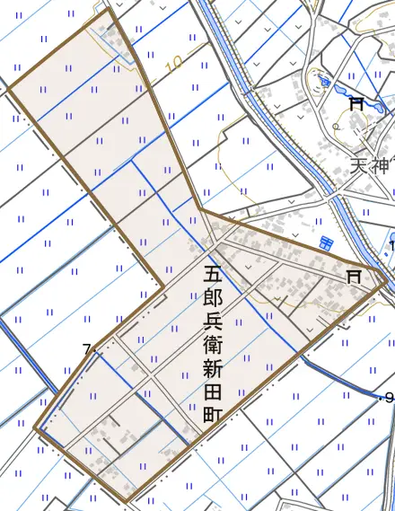 五郎兵衛新田町とその周辺の地図。町の範囲を重ねている