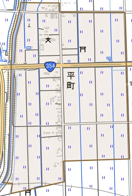 平町とその周辺の地図。町の範囲を重ねている