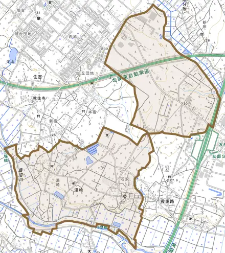 湯崎とその周辺の地図。町の範囲を重ねている