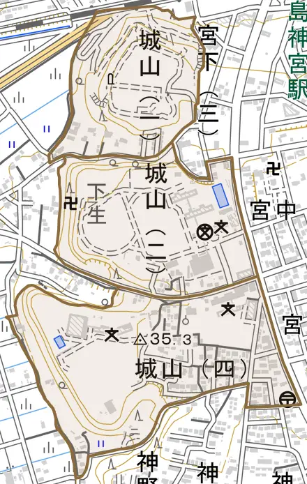 城山とその周辺の地図。町の範囲を重ねている