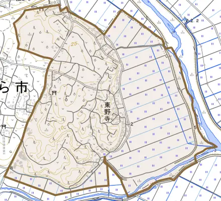 東野寺とその周辺の地図。町の範囲を重ねている
