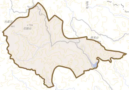 華川町花園とその周辺の地図。町の範囲を重ねている