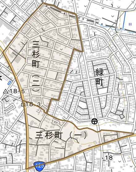 三杉町とその周辺の地図。町の範囲を重ねている