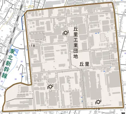 丘里とその周辺の地図。町の範囲を重ねている