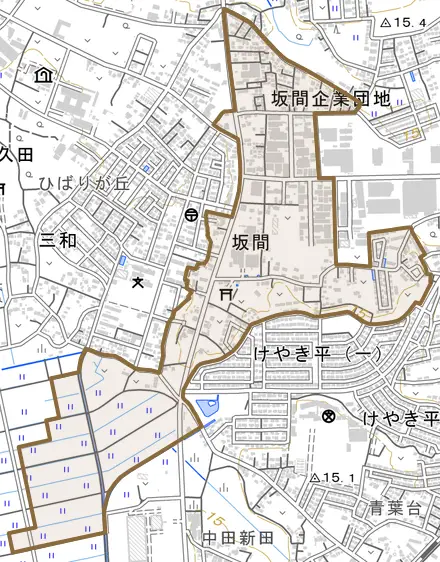 坂間とその周辺の地図。町の範囲を重ねている